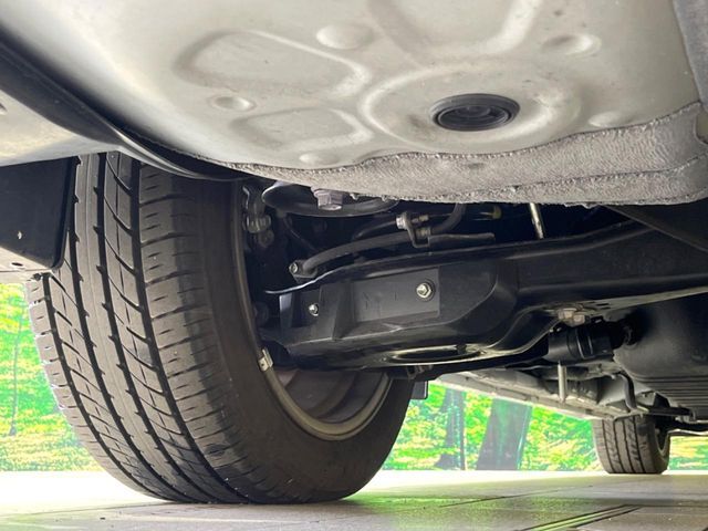 お車を安心してお乗りいただく為には、足回りの定期点検が欠かせません。サービスサポート（有償保証）では無料点検もご提供しており、安心のカーライフをお過ごしいただけるサポート体制が整っています。