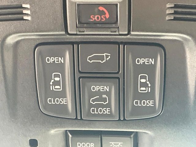 【両側パワースライドドア】スマートキーや運転席のスイッチで後席両側スライドドアの開閉が可能♪電動だから力を入れてドアを開ける必要が無く、小さなお子様でも簡単に開け閉めでき快適です♪