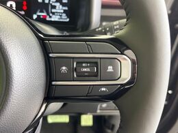 【アダプティブクルーズコントロール】高速道路での長距離走行が楽に！！自動で速度を保つクルーズコントロールが、衝突軽減システムと連携し、前方の車両を感知して車間を保つように速度調節してくれます！！