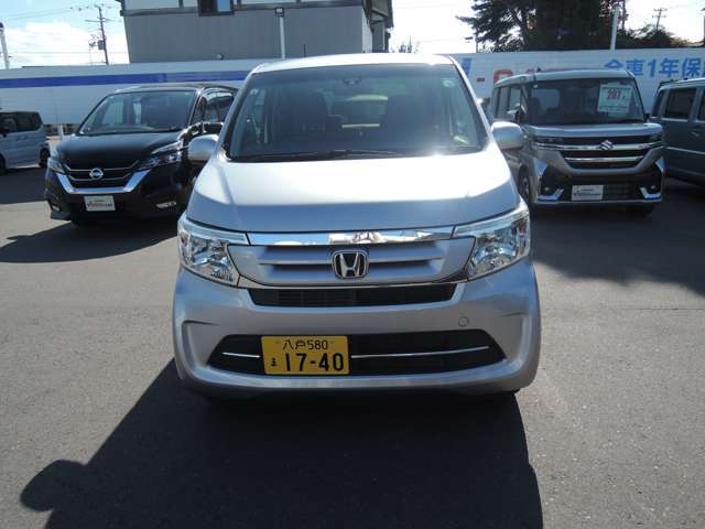 色はルナシルバーメタリックとなっております。