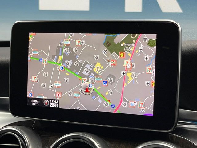●純正ナビ:一体感のあるナビは、高級感ある車内を演出してくれます。オーディオ機能も充実しておりますので、運転もより楽しめます♪