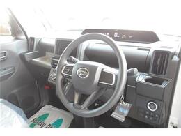 前席全体　目線も高く広い視界で安心して運転することができますね！