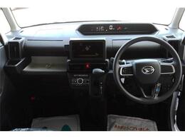 前席全体　目線も高く広い視界で安心して運転することができますね！