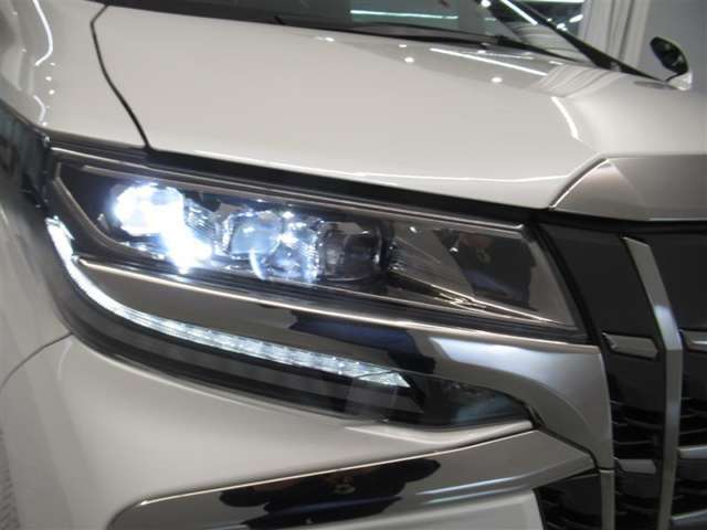 ご覧の車両以外にも多数のU-CARを展示販売しております。