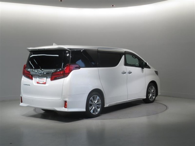 U-CARの販売だけでなく、自動車保険・生命保険・携帯電話の販売も行っております