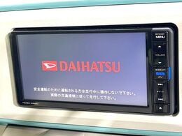 【純正ナビ】人気の純正ナビを装備。オーディオ機能も充実しており、Bluetooth接続すればお持ちのスマホやMP3プレイヤーの音楽を再生可能！毎日の運転がさらに楽しくなります！！