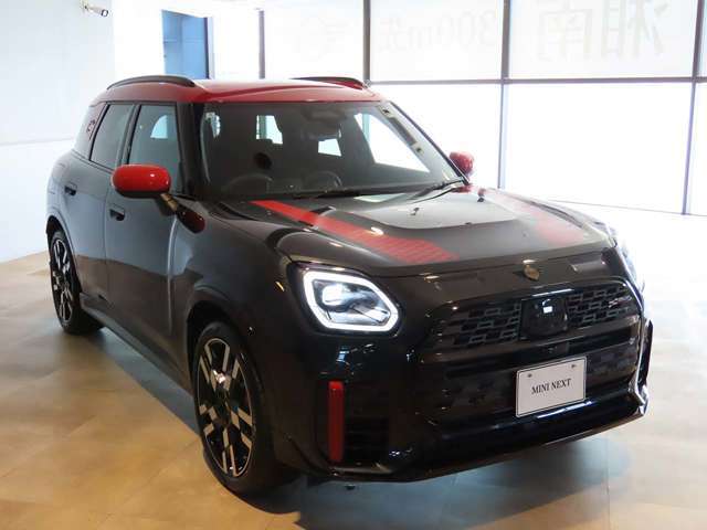フロントフェイスはMINIアイコンとして永らく愛されるデザイン性の良さと、ブランドの魅力を感じる事ができます。