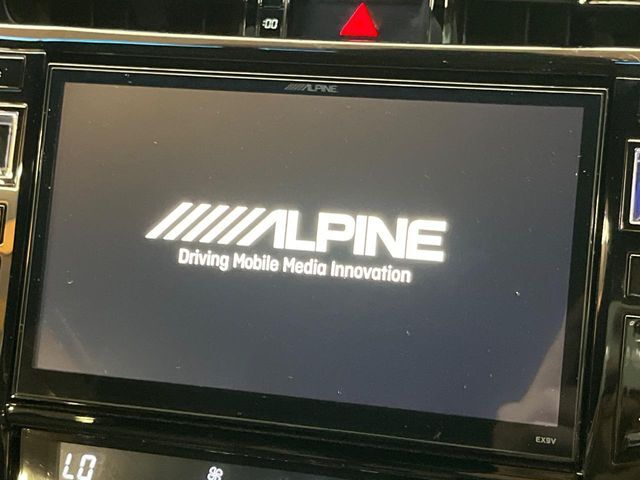 【BIG-X9インチナビ】人気の大画面BIG-Xナビを装備。専用設計で車内の雰囲気にマッチ！ナビ利用時のマップ表示は見やすく、テレビやDVDは臨場感がアップ！いつものドライブがグッと楽しくなります♪