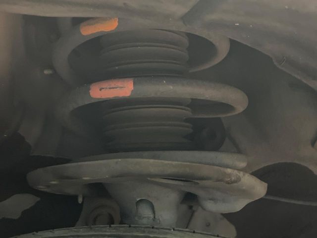 お車を安心してお乗りいただく為には、足回りの定期点検が欠かせません。サービスサポート（有償保証）では無料点検もご提供しており、安心のカーライフをお過ごしいただけるサポート体制が整っています。