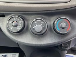 寒い冬も暑い夏も全席に快適な空調を届けてくれる、ダイヤル式エアコンを装備♪