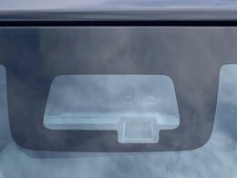 【スズキ　セーフティサポート】走行中に前方の車両等を認識し、衝突しそうな時は警報とブレーキで衝突回避と被害軽減をアシスト。より安全にドライブをお楽しみいただけます。
