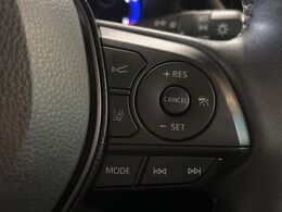 【レーダークルーズコントロール】高速道路での長距離走行が楽に！！自動で速度を保つクルーズコントロールが、衝突軽減システムと連携し、前方の車両を感知して車間を保つように速度調節してくれます！！