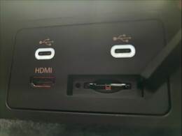 HDMI接続でスマートフォンのミラーリングも可能です。