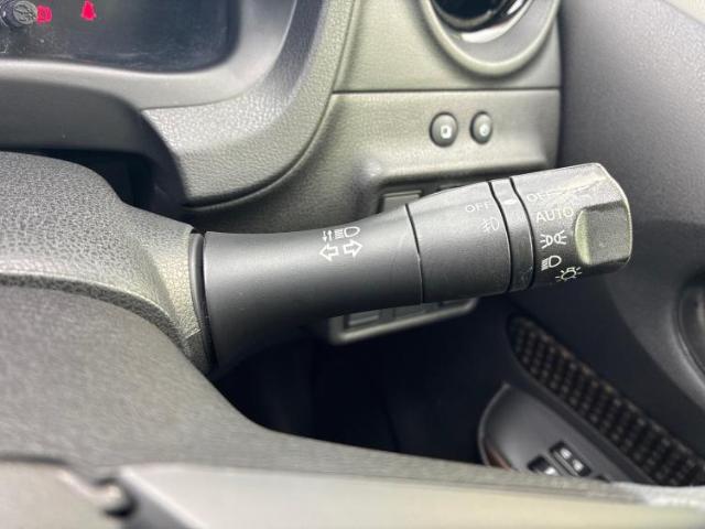 WECARSの展示場では実際に見て、触ってお車をお選びいただけます！知識の豊富な営業スタッフが様々なカーライフをご提案いたします！