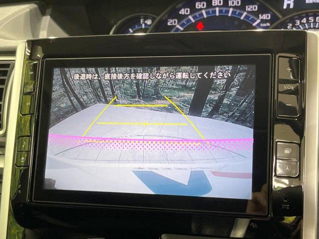 【バックカメラ】駐車時に後方がリアルタイム映像で確認できます。大型商業施設や立体駐車場での駐車時や、夜間のバック時に大活躍！運転スキルに関わらず、今や必須となった装備のひとつです！