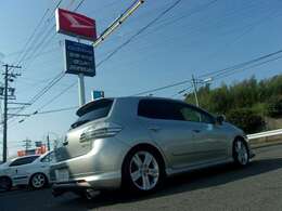 【車でお越しの場合】国道23号線の有松インターで下車して南に向かい2つ目の信号をこえて、すぐ右側にございます。カーセンサーの旗とダイハツのカンバンが目印です！(