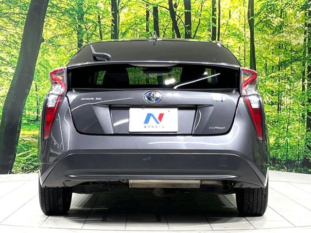 安心の最長10年・走行無制限保証（有償）をご用意。保証内容も充実はもちろん、無料点検＆オイル交換や、年中無休の全国・24時間ロードサービスも付帯されておりますのでご安心下さい。