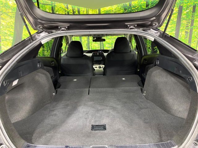 ラゲッジルームは、大容量のスペースを確保。普段のお買い物からレジャーまで、幅広く活躍してくれます！また、リアシートを倒すことでバリエーション豊かにお使いいただけます。
