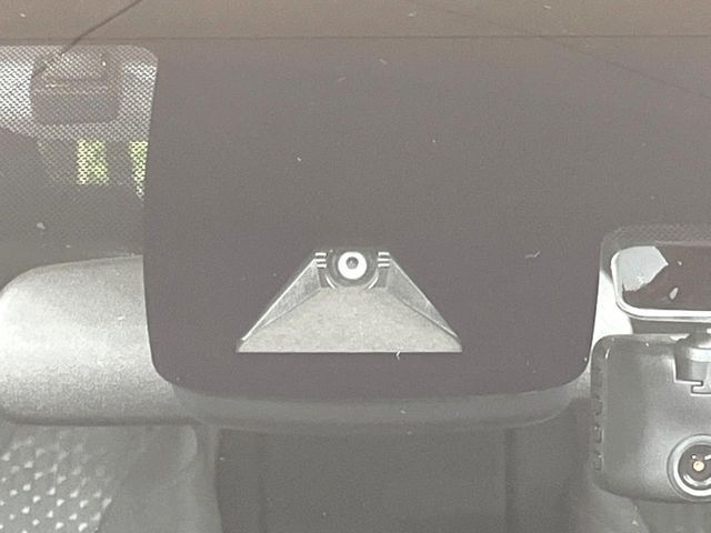 【トヨタセーフティセンス】走行中に前方の車両等を認識し、衝突しそうな時は警報とブレーキで衝突回避と被害軽減をアシスト。より安全にドライブをお楽しみいただけます。