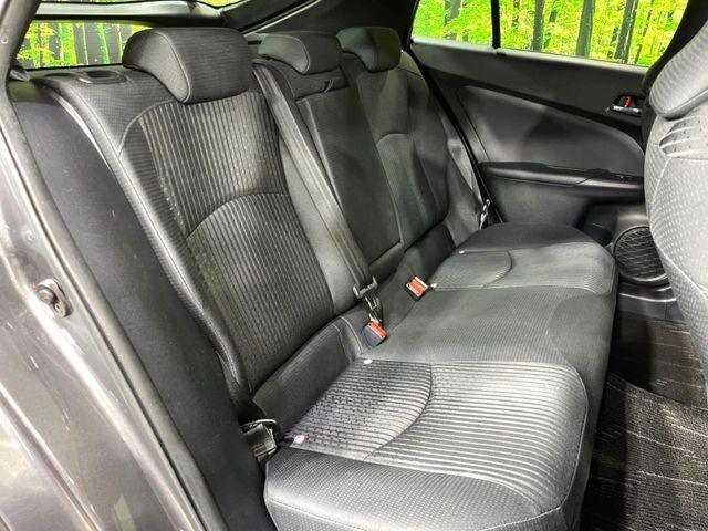 後部座席も気になるようなキズ・汚れやへたり等、大きなダメージはなく、良好な状態です。