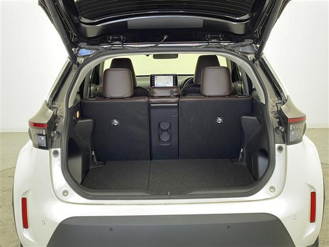 【トランク】積み込みやすくて、たっぷり積める荷室です。シートアレンジできるものは、乗車人数と荷物の量や大きさによってシートを動かすことができるので、より快適なドライブが可能です！