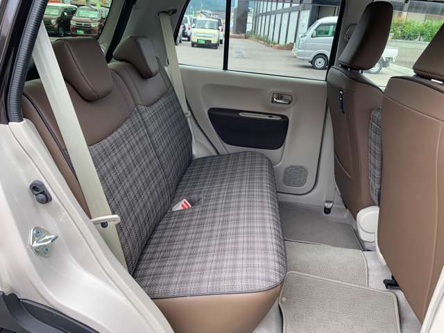 エンジンルームも綺麗に洗浄してから納車致します。普段あまり見ることが無い箇所だからこそ綺麗だと感動しますよね(*´▽｀*)