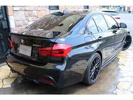 外装色はブラックサファイアです。