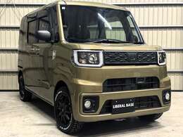 全国から厳選した展示在庫をベースに各種カスタムを施工。在庫車両は全台入念に下見を行い、当社基準を満たした車両のみ厳選して仕入を行っております。