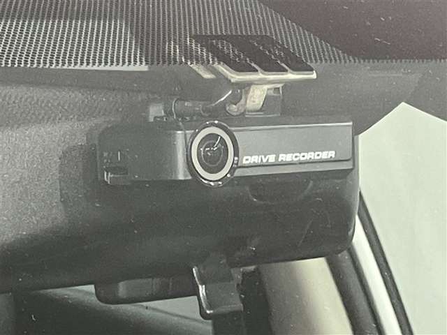 ドライブレコーダー付きなので、もしもの事故の際の記録はもちろん、旅行の際の思い出としてドライブの映像を楽しむことができます☆