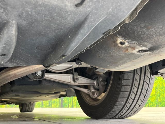 お車を安心してお乗りいただく為には、足回りの定期点検が欠かせません。サービスサポート（有償保証）では無料点検もご提供しており、安心のカーライフをお過ごしいただけるサポート体制が整っています。