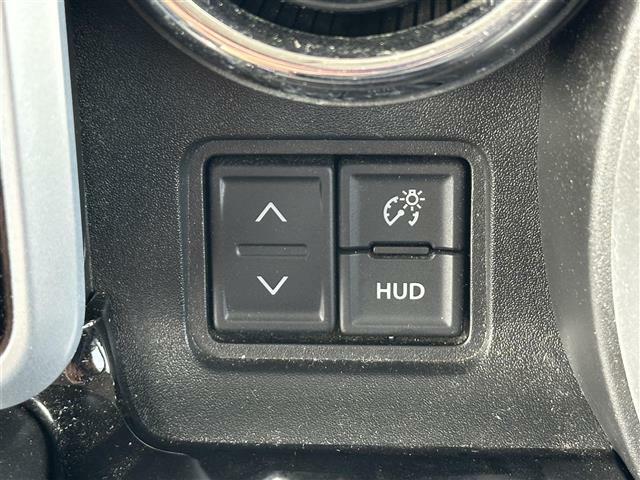 ◆HUD【ヘッドアップディスプレイ】運転席前のフロントガラスにスピードメーターが表示されます。