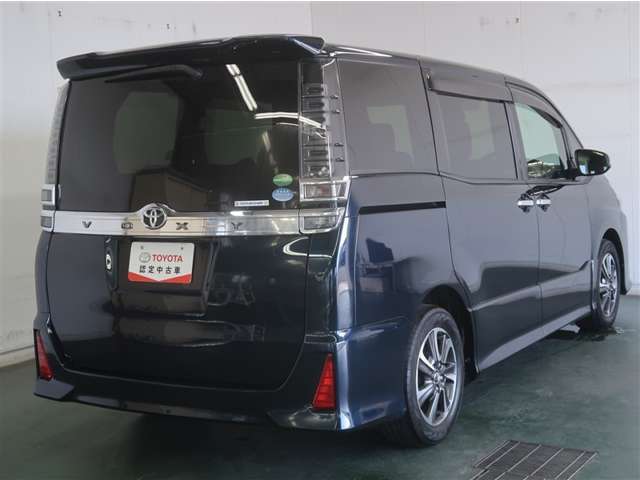 おひとり、ご友人、ご家族など、少人数でも大人数でもお出かけが楽しめます。この車で楽しいドライビングライフを送りましょう♪