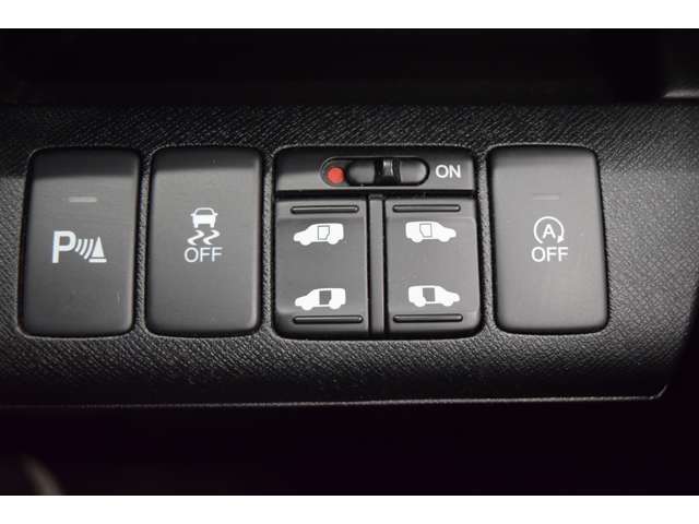 両側パワースライドドア装備★運転席から操作できるのでお子様がいても安心です！