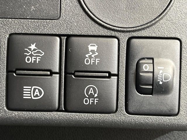 【スマートアシスト】走行中に前方の車両等を認識し、衝突しそうな時は警報とブレーキで衝突回避と被害軽減をアシスト。より安全にドライブをお楽しみいただけます。