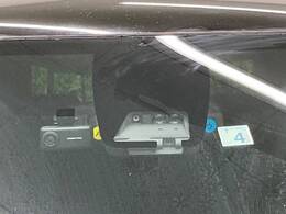 【トヨタセーフティセンス】走行中に前方の車両等を認識し、衝突しそうな時は警報とブレーキで衝突回避と被害軽減をアシスト。より安全にドライブをお楽しみいただけます。