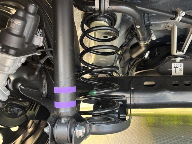 お車を安心してお乗りいただく為には、足回りの定期点検が欠かせません。サービスサポート（有償保証）では無料点検もご提供しており、安心のカーライフをお過ごしいただけるサポート体制が整っています。