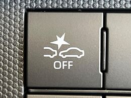 【スマートアシスト】走行中に前方の車両等を認識し、衝突しそうな時は警報とブレーキで衝突回避と被害軽減をアシスト。より安全にドライブをお楽しみいただけます。