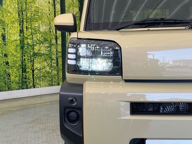 【LEDヘッドライト】悪天候や夜間走行時も良好な視界を確保し安心して運転できる高輝度LEDヘッドライトを装備！点灯速度が早く、消費電力も抑えられています。