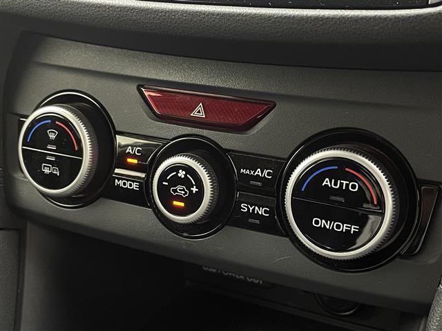 【フルオートエアコン】お好みの温度に設定しておくだけで車が風量を自動調整。