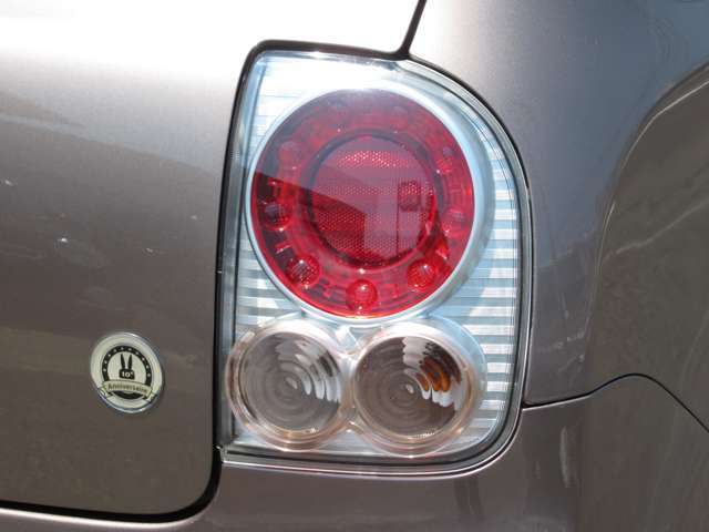 テールランプもラパン「ショコラ」の純正LEDテールランプに変更しました！！