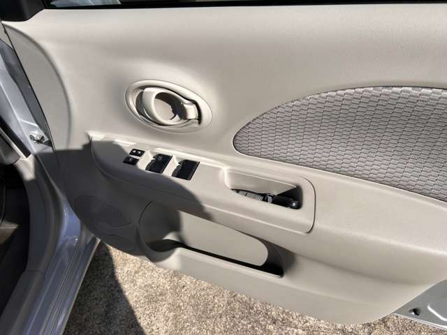 ウィンドウの開閉時も楽々操作できるスイッチです☆