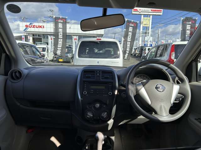 前席画像です。室内空間広々！運転し易いお車です。