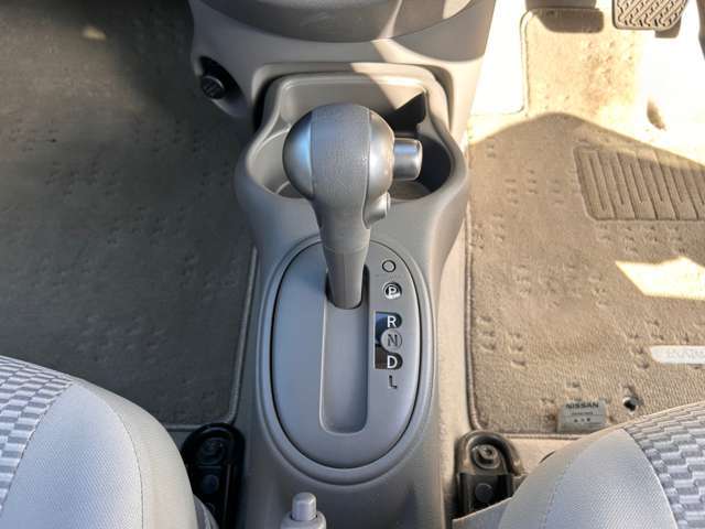 操作しやすいシフトレバーです♪