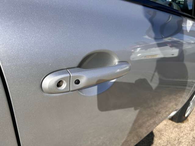 ボタン一つで施錠開錠可能なキーフリーシステム付☆