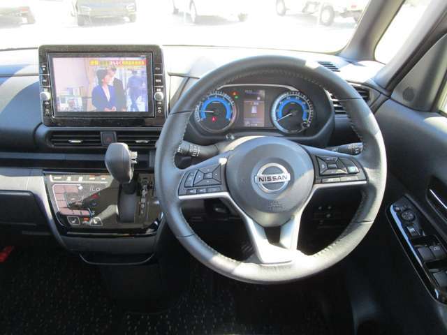 運転席ハンドル廻り