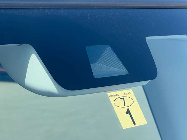 【ドライブレコーダー】映像・音声などの運転中の記録を残します。事故などを起こした起こされた時の証拠になりえますので、もしも時でも安心ですね。