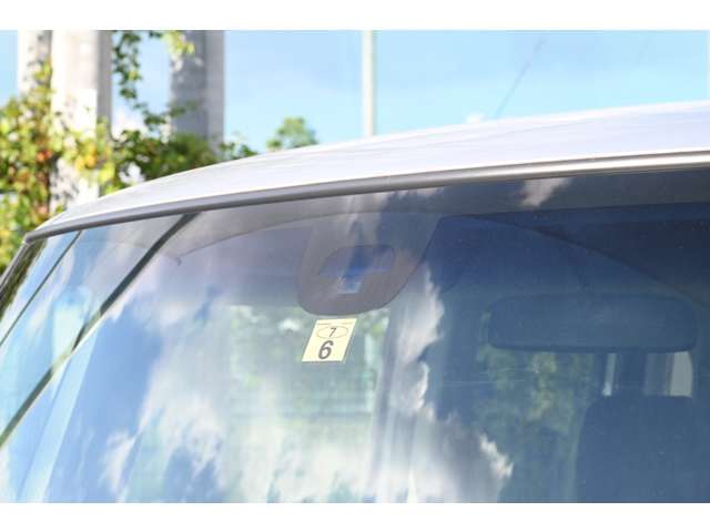 【衝突被害軽減装置】前方の車両や歩行者と衝突する可能性がある場合に作動し、自動的に停止又は減速することにより衝突回避や衝突被害の軽減ができるので安心☆
