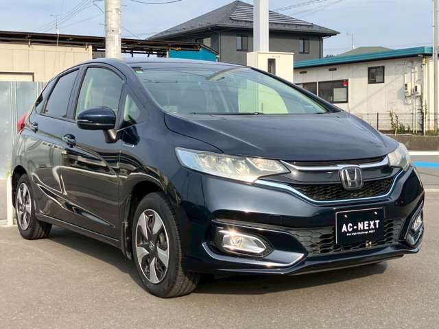働いているスタッフは、中古車販売に携わってきたスタッフばかりなので車の知識やアドバイスはお任せください。「買ってよかった」「乗って楽しい」と思える一台のご提供をお約束します！