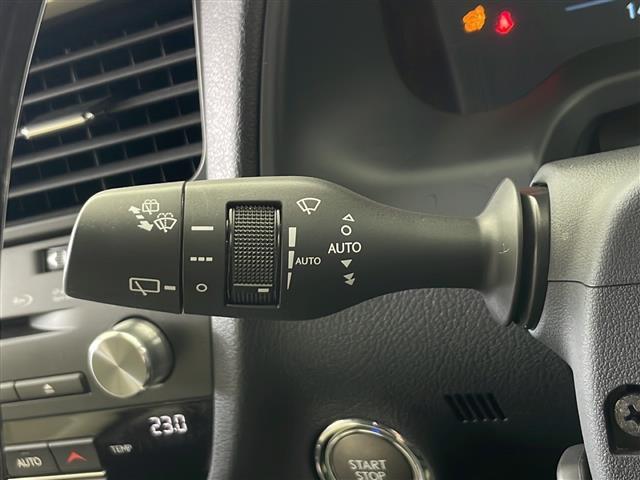 気になる車はすぐにお問い合わせください！画面右側の0066から始まる無料ダイヤルからお問い合わせ下さい！専門スタッフがお車のご質問にお答えいたします！