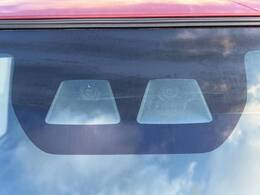 【スマートアシスト】走行中に前方の車両等を認識し、衝突しそうな時は警報とブレーキで衝突回避と被害軽減をアシスト。より安全にドライブをお楽しみいただけます。
